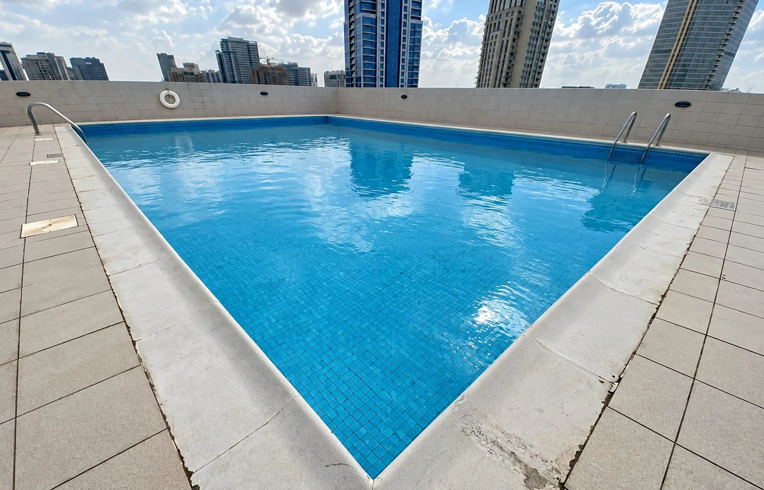 Spacious 1 Bedroom Apartment in JVC