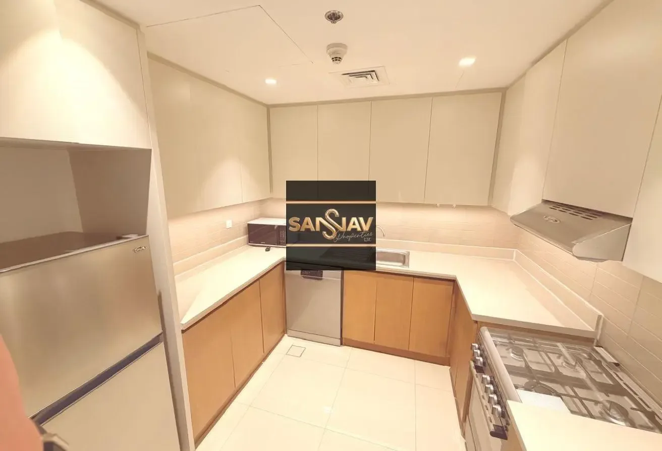 High Floor l Spacious l Vacant I Panoramic Views