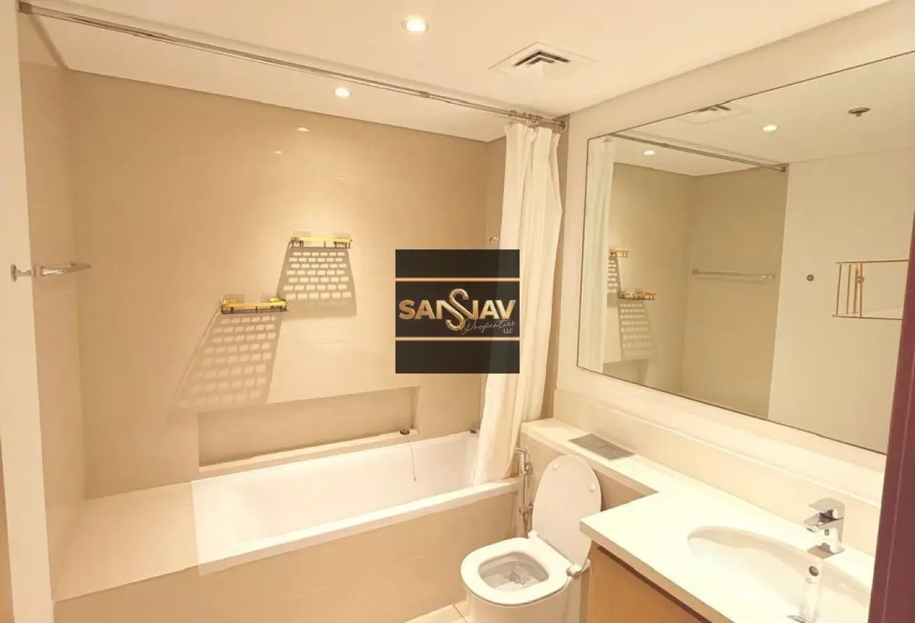 High Floor l Spacious l Vacant I Panoramic Views
