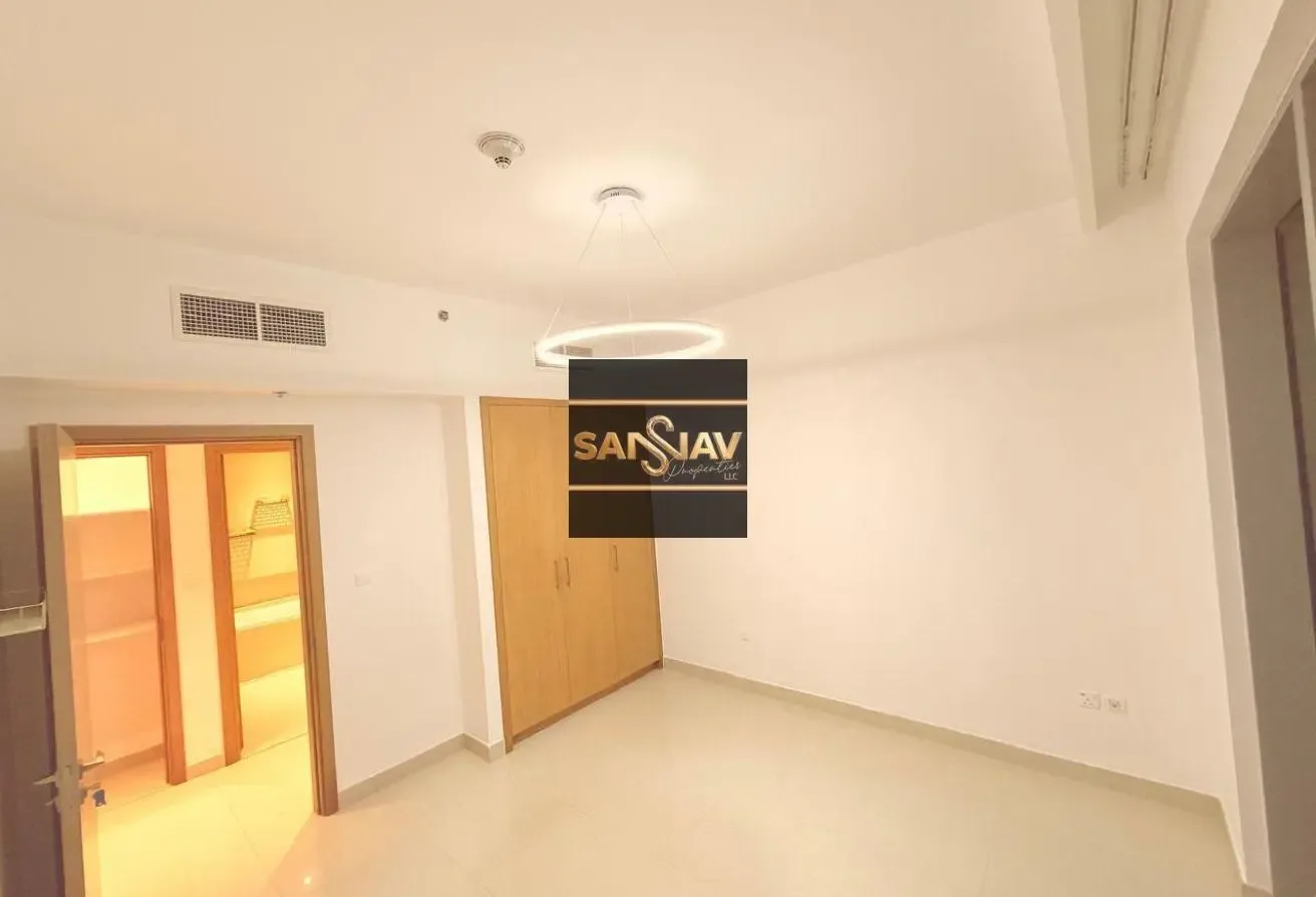 High Floor l Spacious l Vacant I Panoramic Views