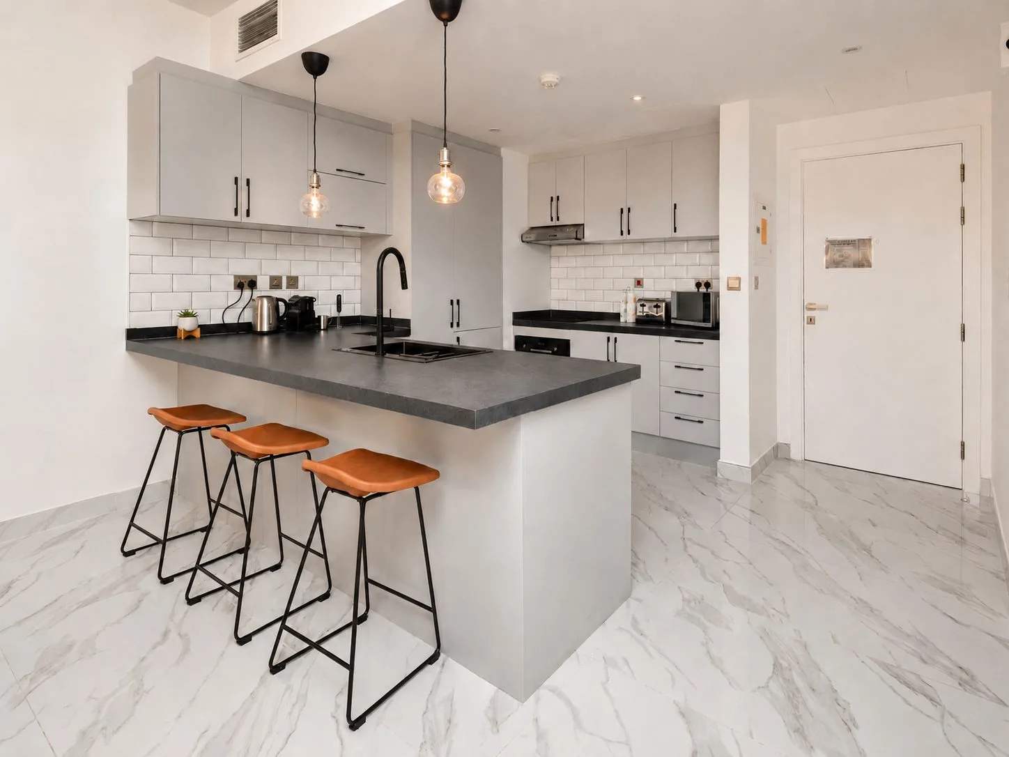 Flexible payment options / Furnished / Vacant