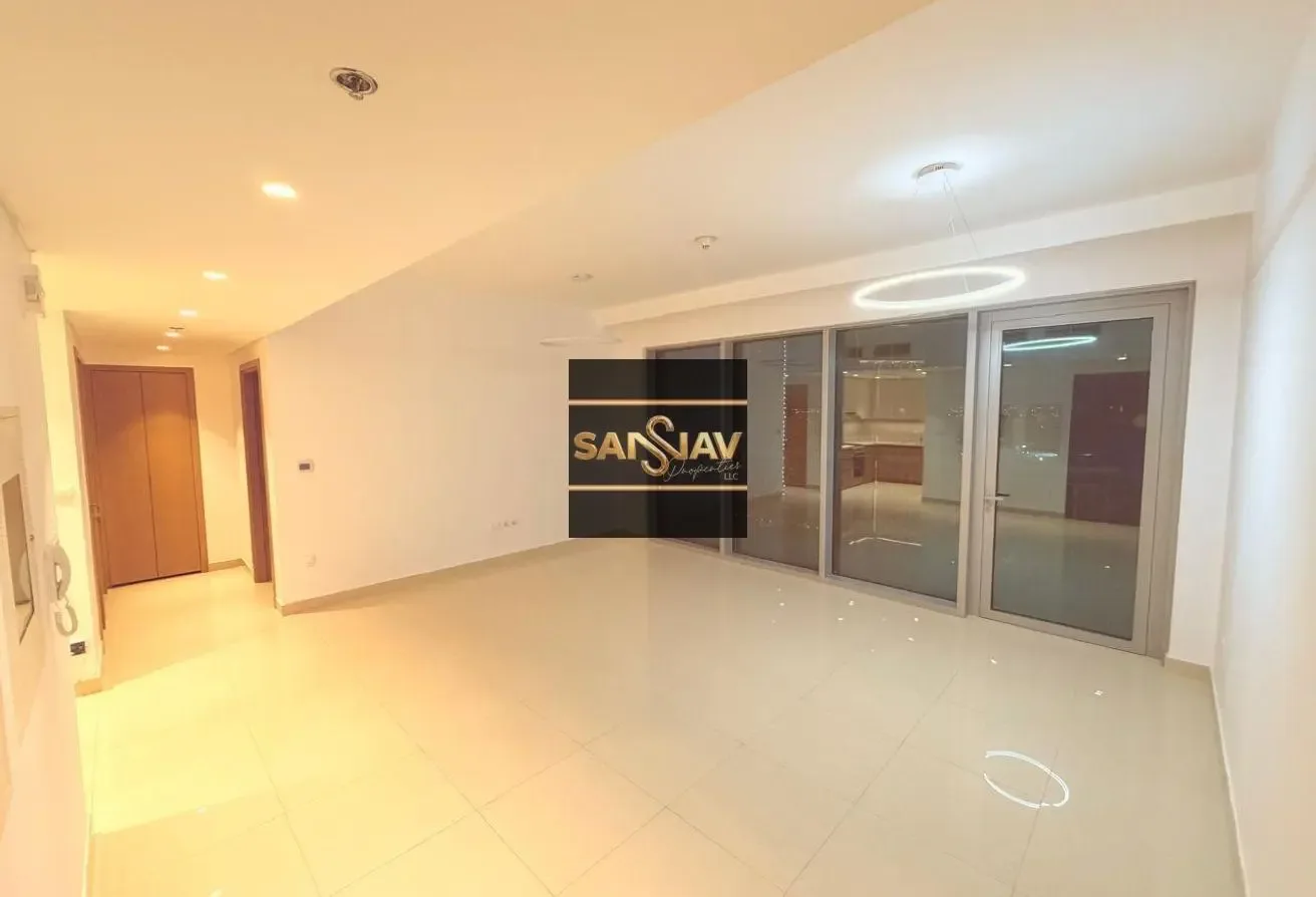 High Floor l Spacious l Vacant I Panoramic Views