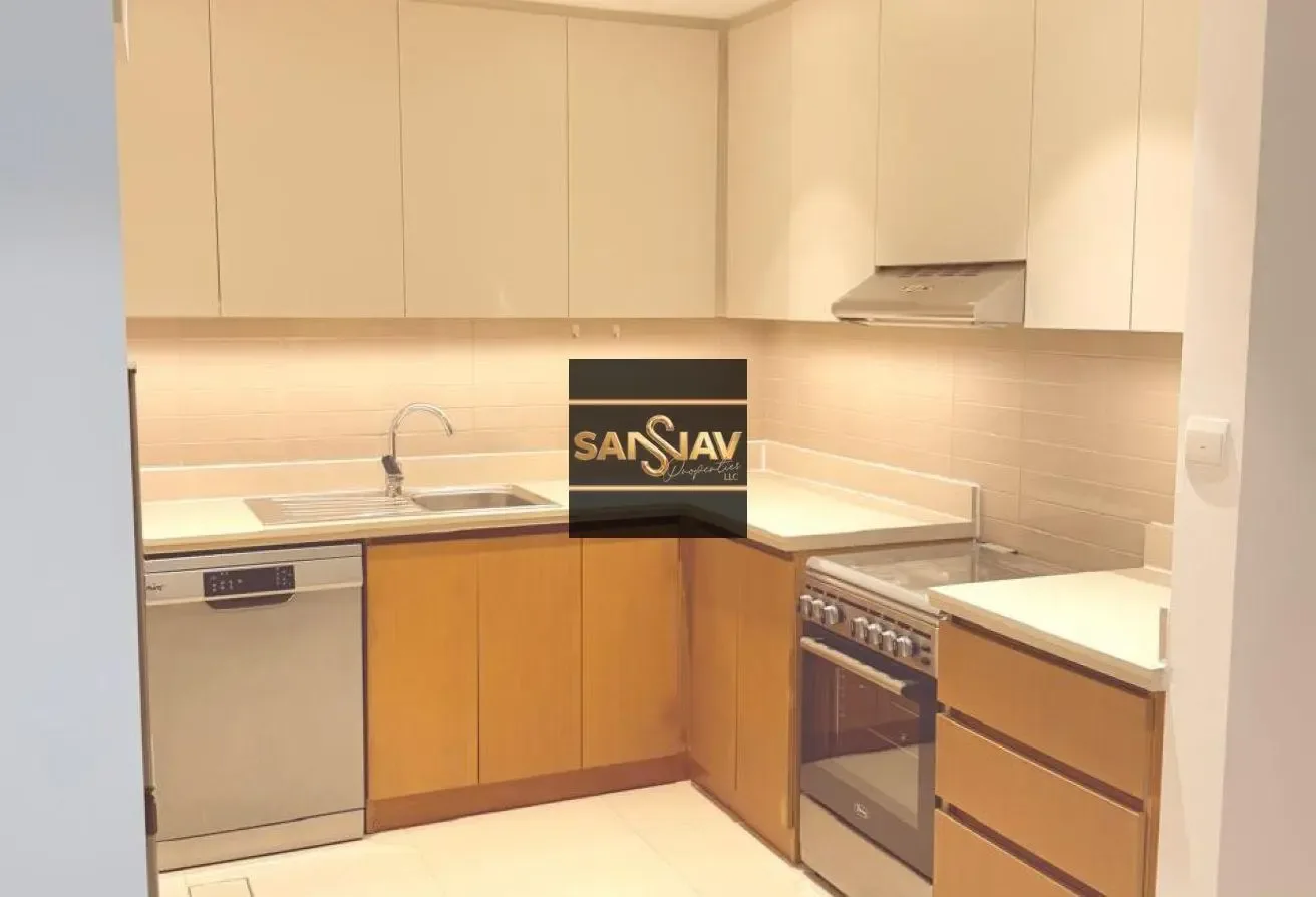 High Floor l Spacious l Vacant I Panoramic Views